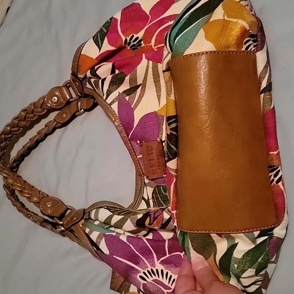 Relic Shoulder Bag - Picture 4 of 12